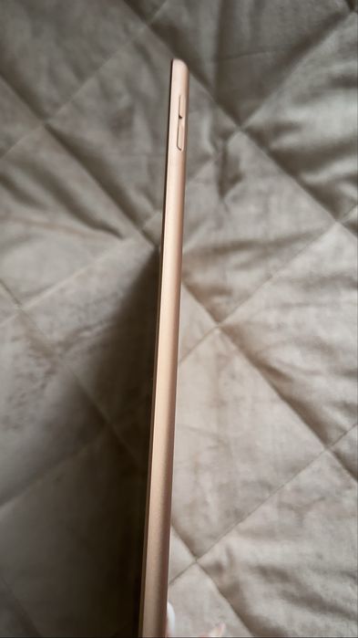 iPad  7 Rose Gold
