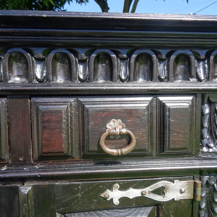 Móvel bastante antigo