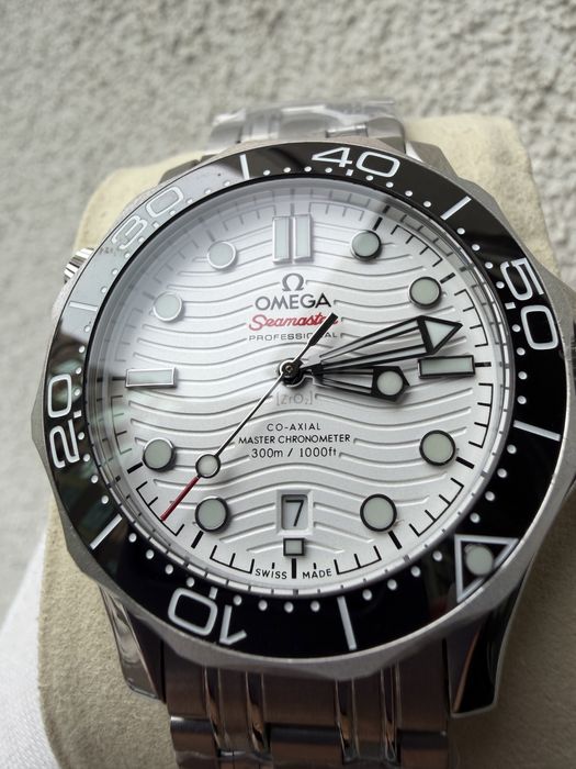 Швейцарський годинник Omega Seamaster White