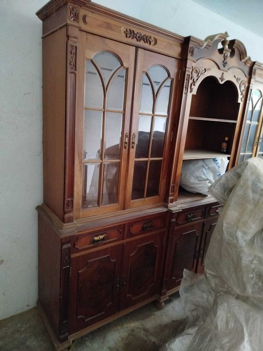 Móvel de Sala em Madeira Maciça com Vitrine