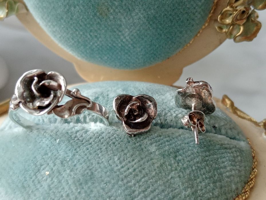Srebrny komplet ròżyczki