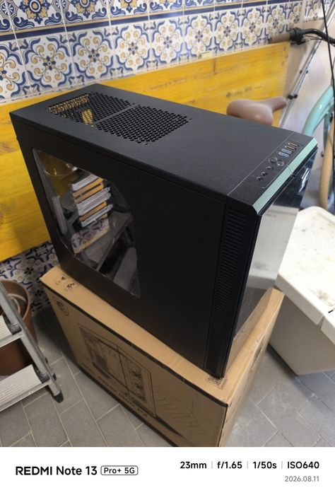 Caixa PC Fractal Design R4 window
