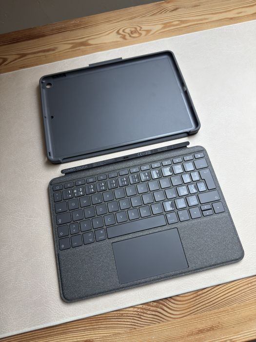 Logitech Combo Touch - klawiatura do iPad 7/8/9