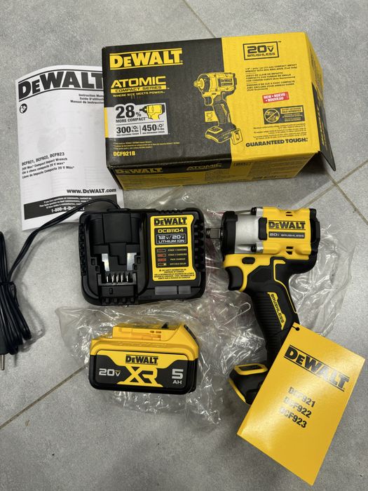 Комплект безщітковий гайковерт Dewalt DCF921 1/2 20v. 610Нм. USA