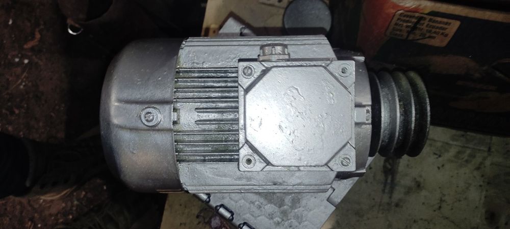 Двигун а-синхронний