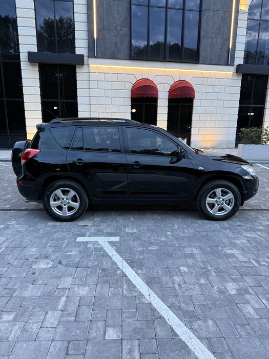 Продам Toyota Rav4