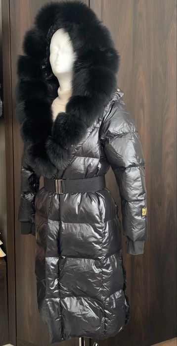 Plaszcz puchowy z kapturem obszytym lisem naturalnym
