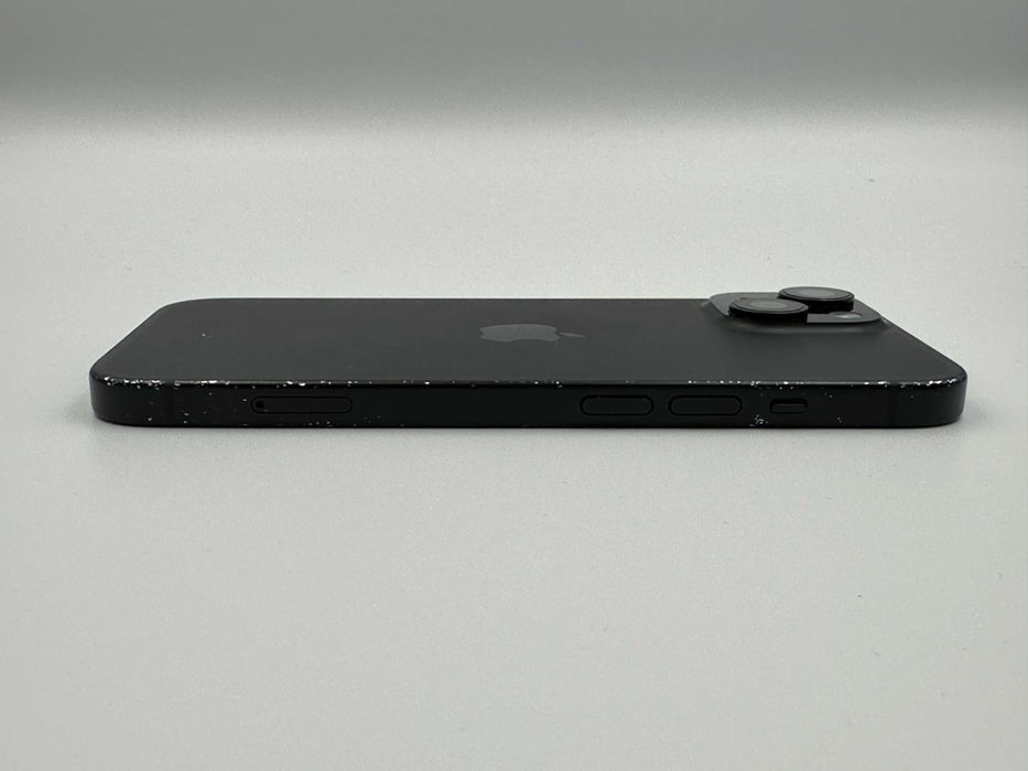iPhone 15 + ładowarka i kabel