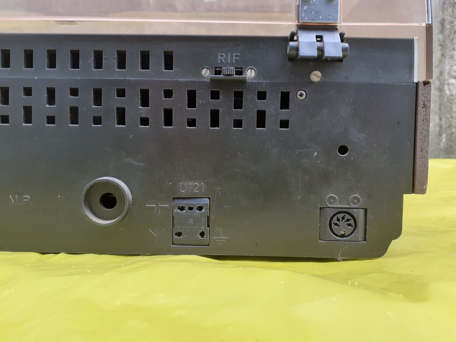 Gira discos e rádio Philips 22 RH 943