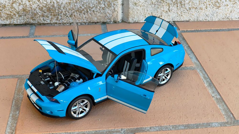 Ford Shelby 2010 GT 500 AutoArt 1/18