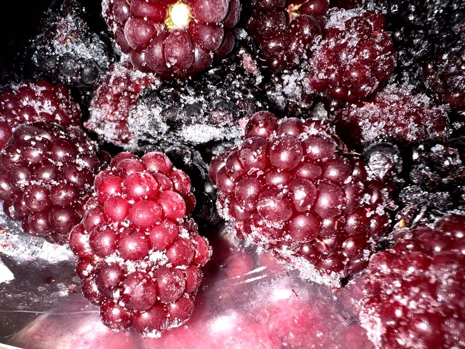 Малина, ожина, слива заморожені