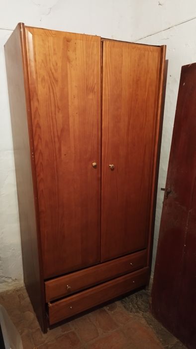 Roupeiro usado em bom estado
