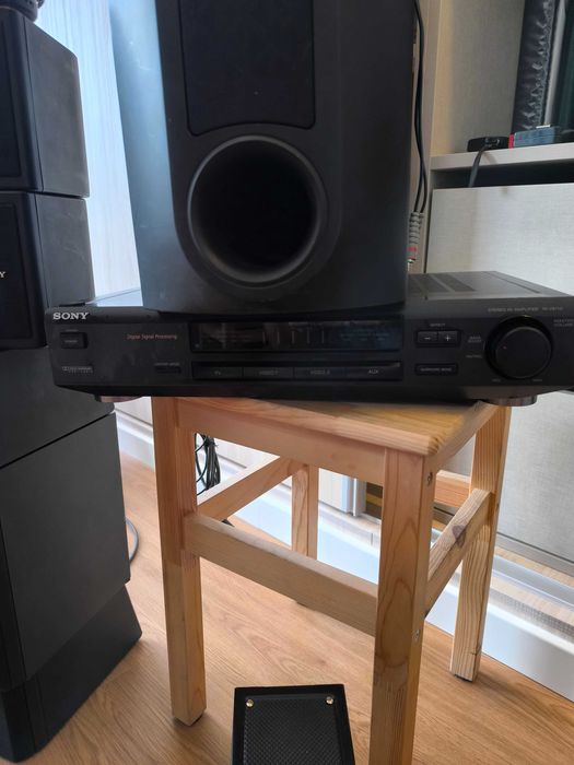Sistema de som "surround" SONY TA-VE 110 dos anos 2000.