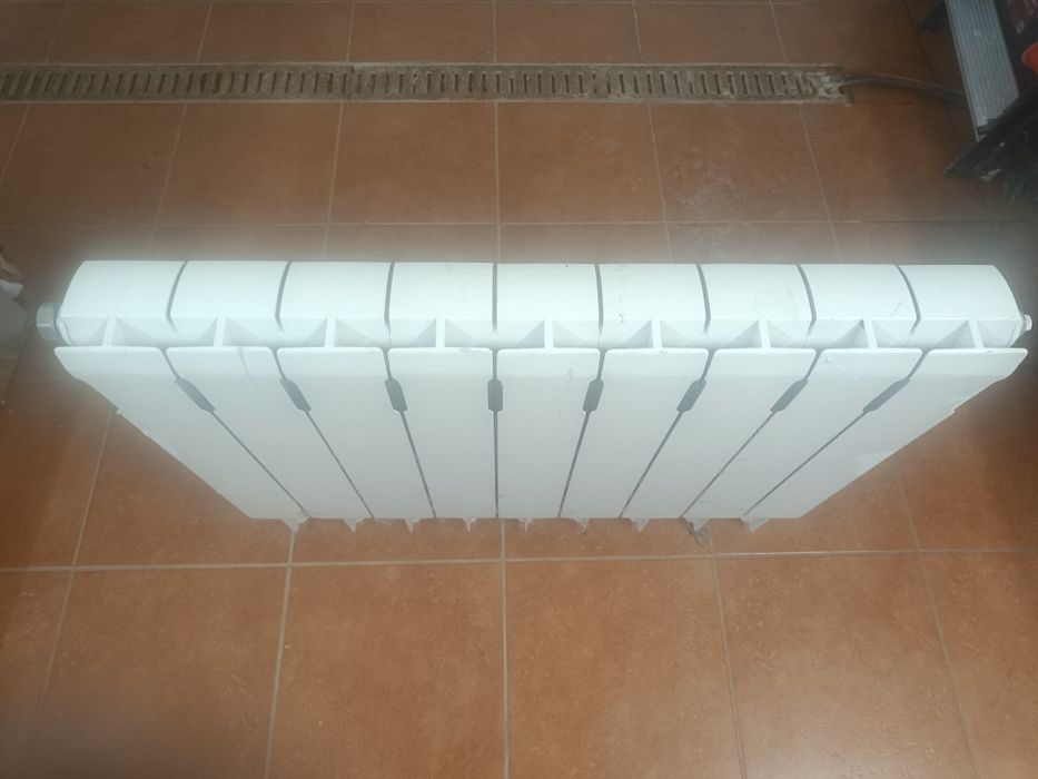 Grzejnik aluminiowy 720mm 9 elementów