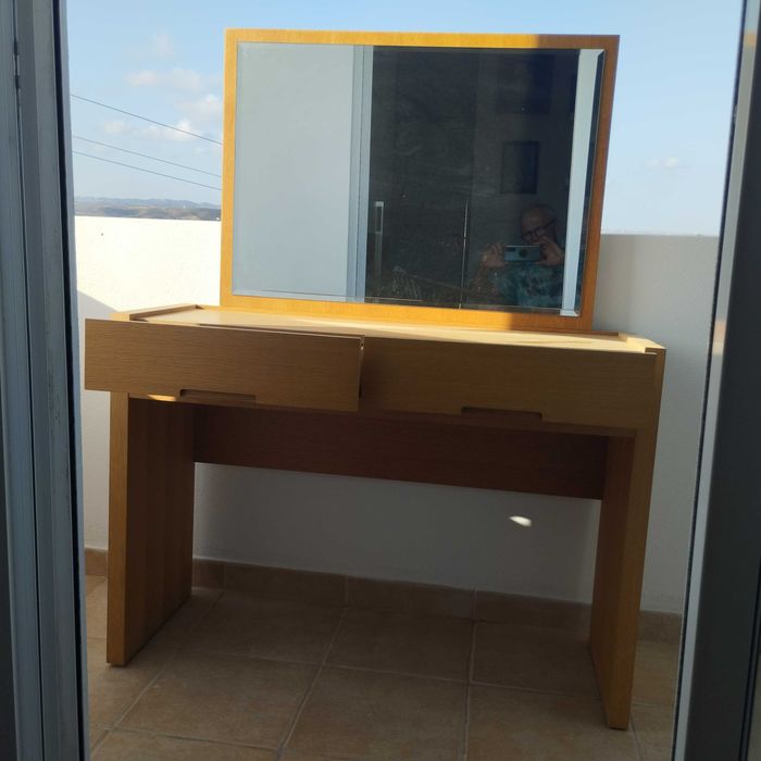 Mesa de maquilhagem com espelho e duas gavetas