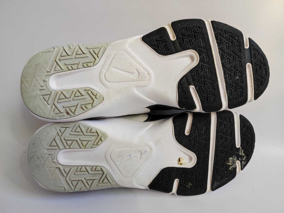 - Nike Legend Essential - Buty do biegania r. 42,5