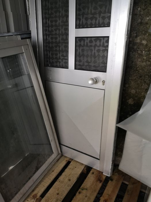 Vendo porta de alumínio