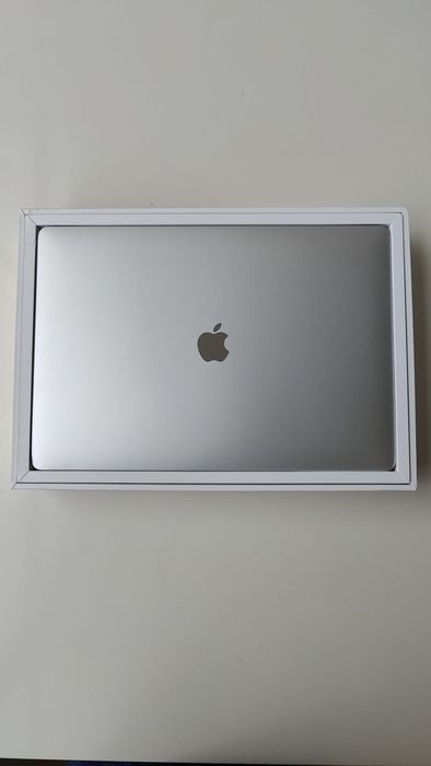MacBook Pro 16" c caixa e fatura