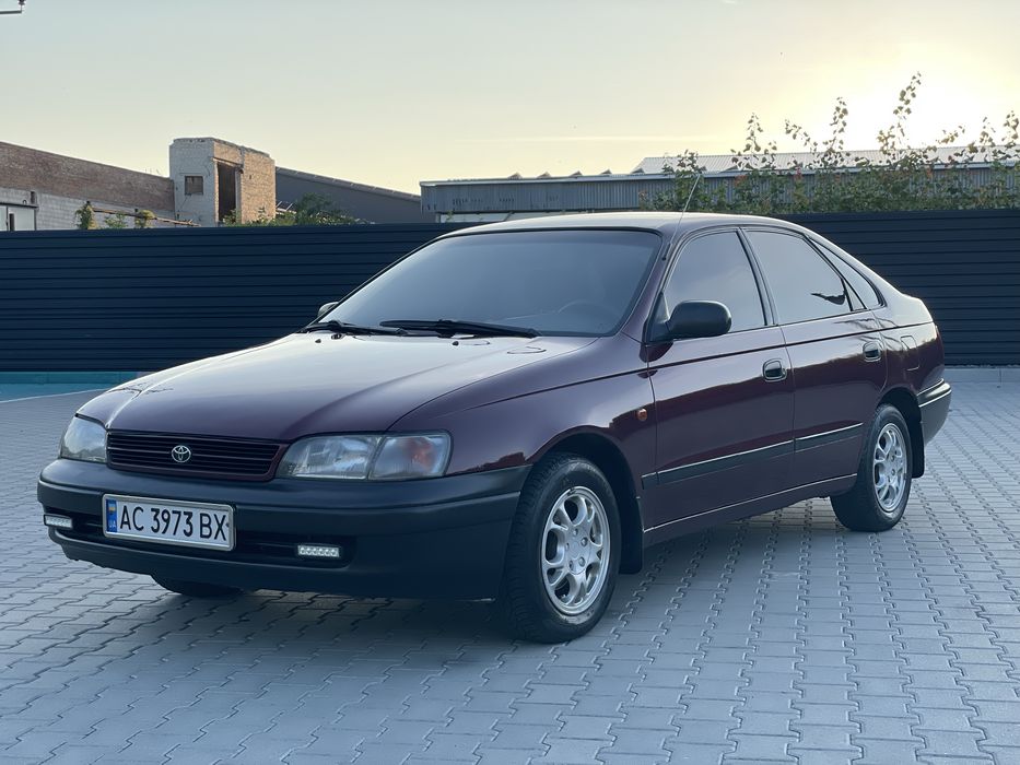 Toyota Carina E 1.6 бензин