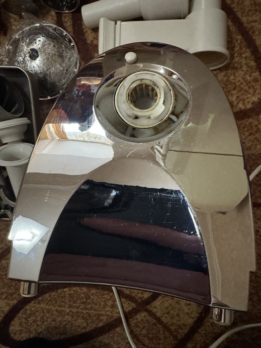 Электромясорубка Vitek Forte 1600W на запчасти.