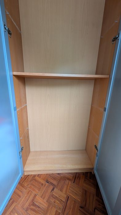 Armário com parteleiras ikea