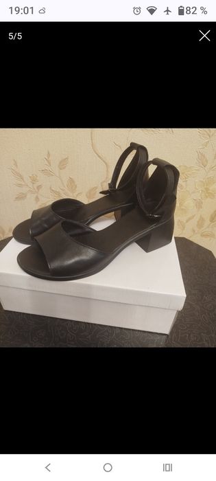 Шкіряні босоніжки 39 розмір в ідеальному стані