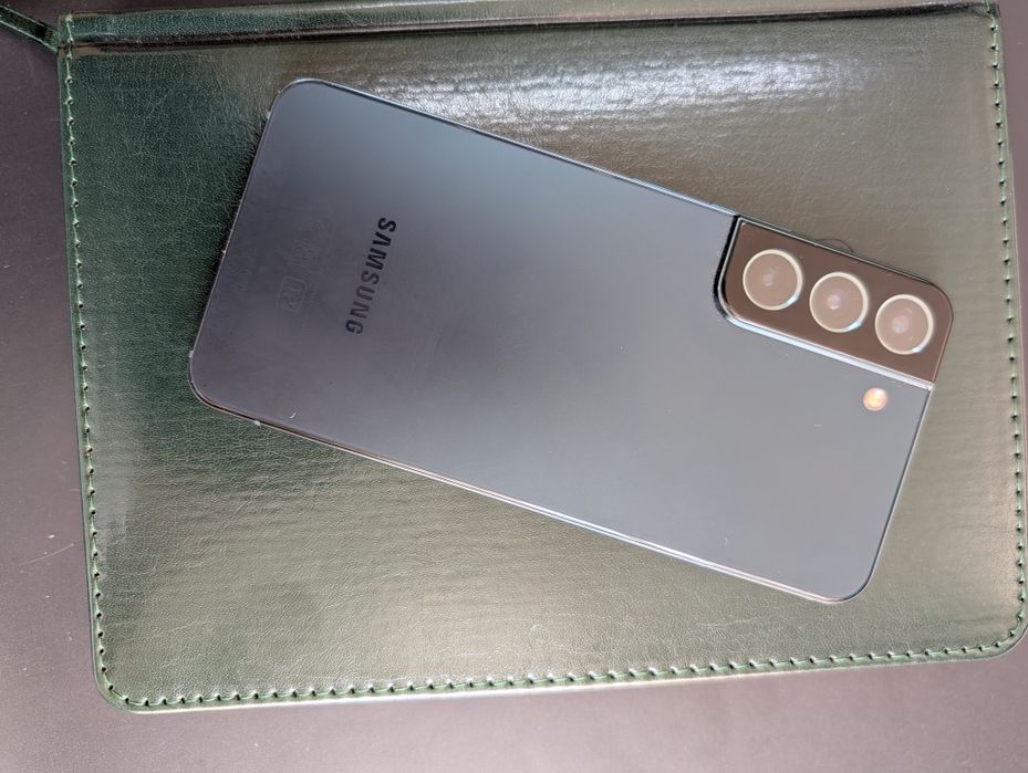 Телефон Samsung S22 официал