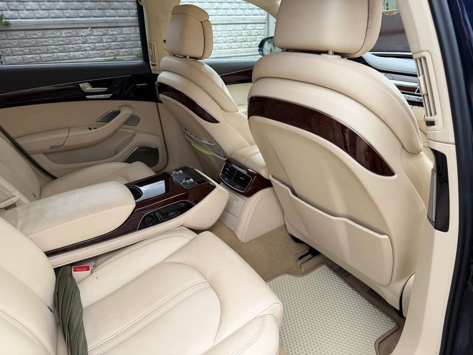 Audi A8 pierwszy