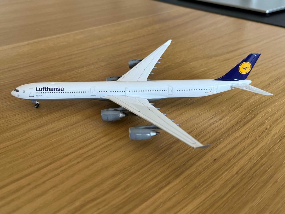 Miniatura Lufthansa A340-600