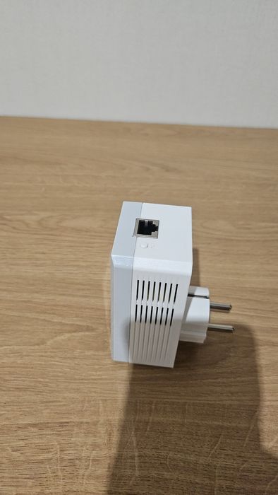 Адаптер TP-link Powerline AV600 з вбудованою розеткою
