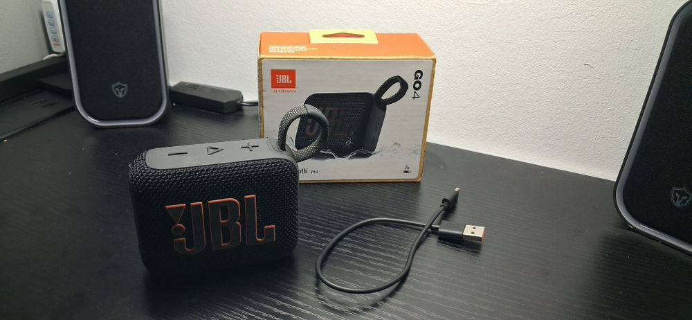 Coluna Jbl go 4.