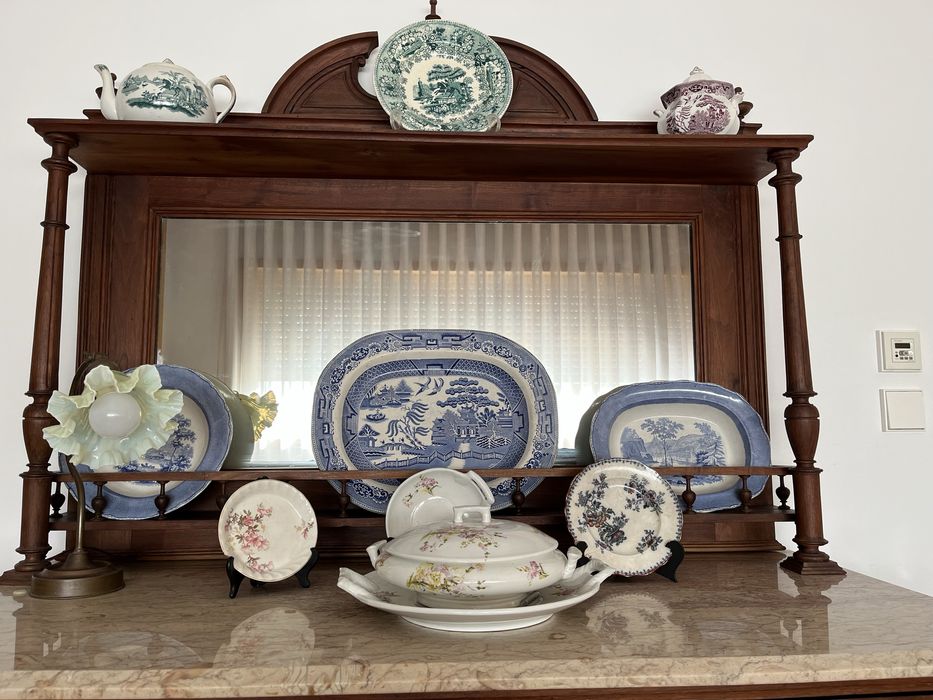 Louceiro em castanho e mármore