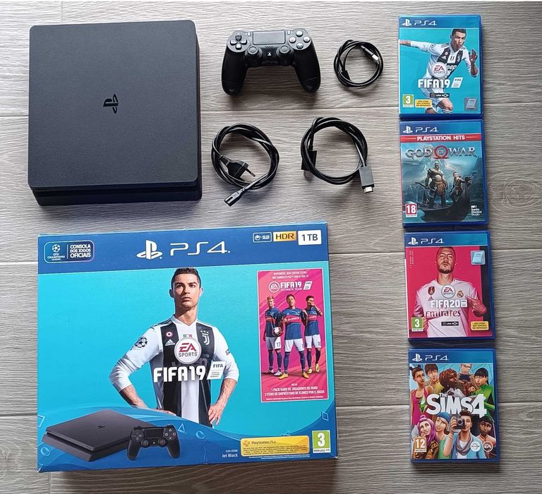 PS4 - 1T - com um comando e  4 jogos (como nova)