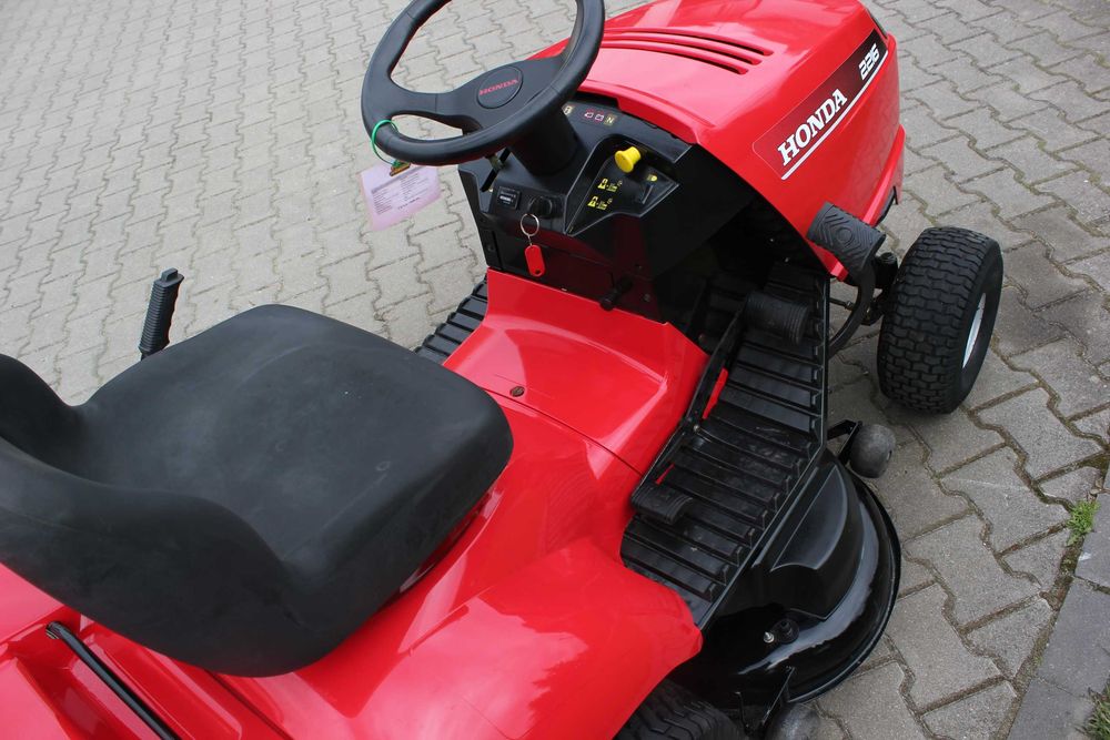 Honda 2216 V2  TRAKTOREK Kosiarka