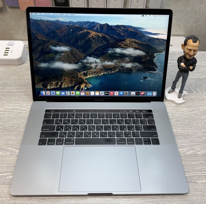 MacBook Pro 15  i7 / RAM 16 / SSD 256 GB / Grey / 2018 / Pro 555X