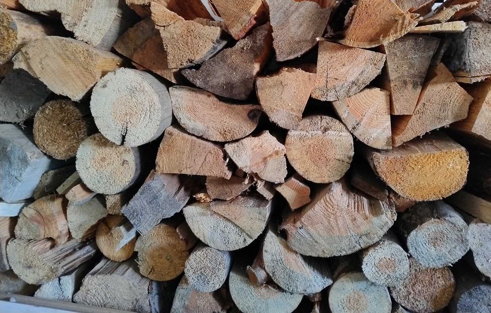 Suche drewno sosnowe, sezonowane kilka lat