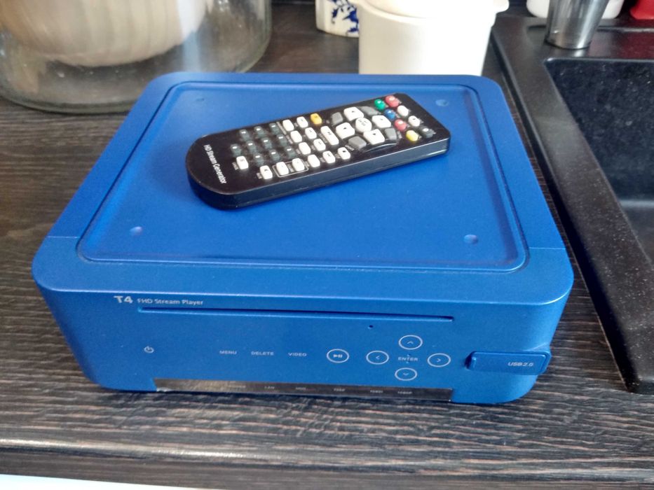 Sprzedam odtwarzacz multimedialny z pilotem