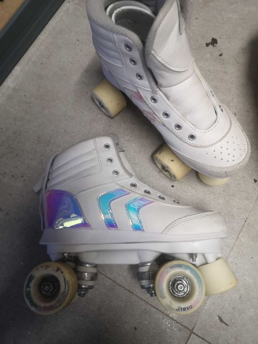 2 pares de patins de diferentes números