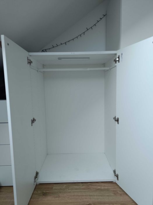 Szafa z drążkiem wisząca na ubrania niska 120 cm ikea smastad platsaa