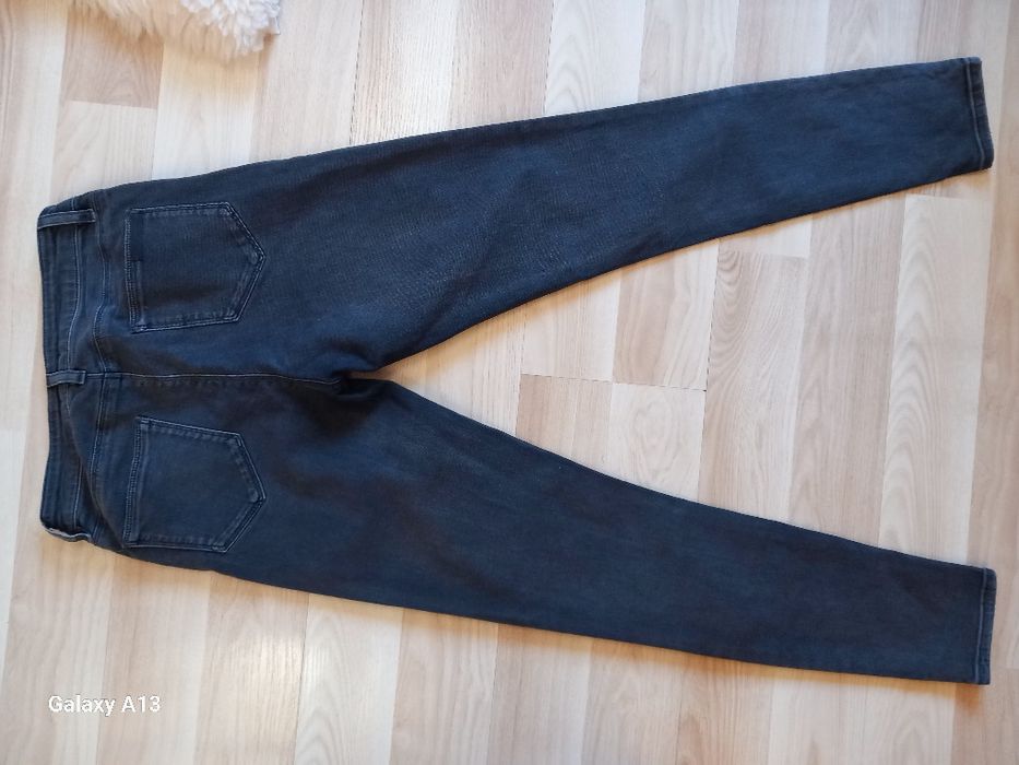 Prada oryginalne damskie skinny 27 S