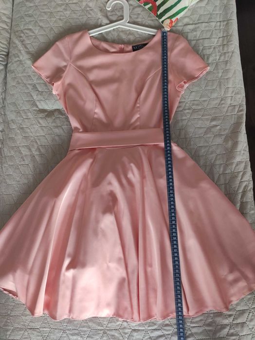 Elegancka sukienka z kokardą