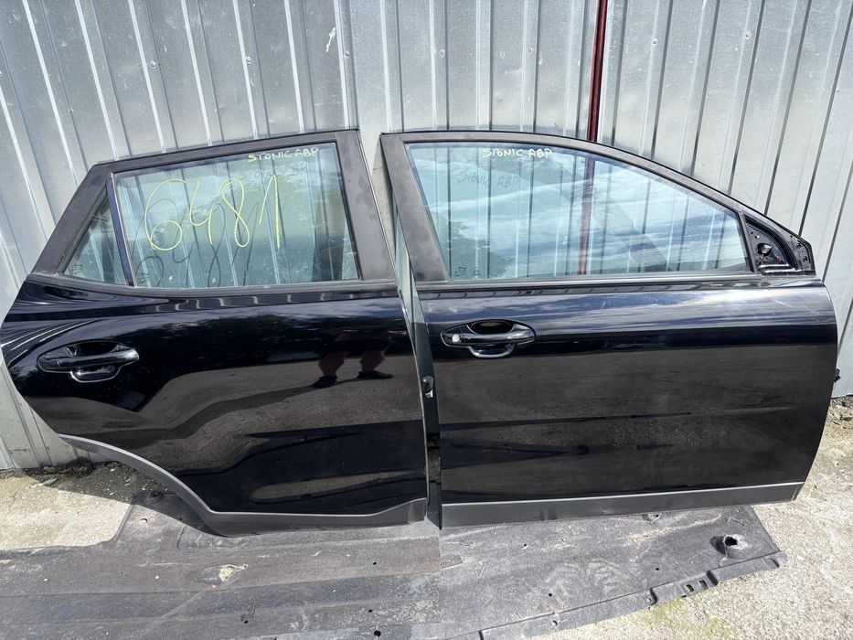 Kia Stonic Drzwi Prawe Przednie Prawy przód +tył tylne komplet kolor ABP