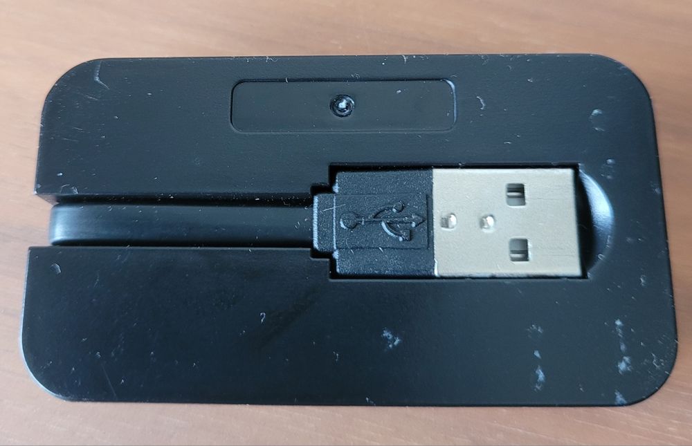 Leitor de diversos cartões  (cidadão,  micro SDHC, M2, MIini SD, SIM)