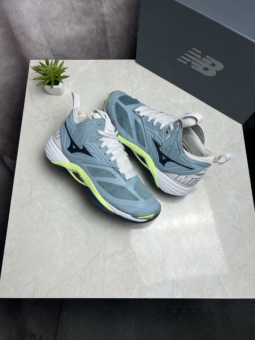 Кроссовки валейбольні WAVE MOMENTUM 2 MID Розмір 45 Original Взуття