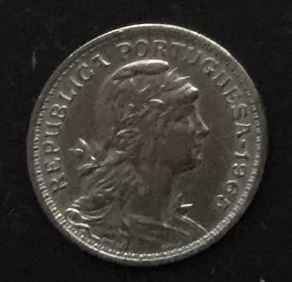 Moeda de 50 centavos alpaca - Portugal - 1965