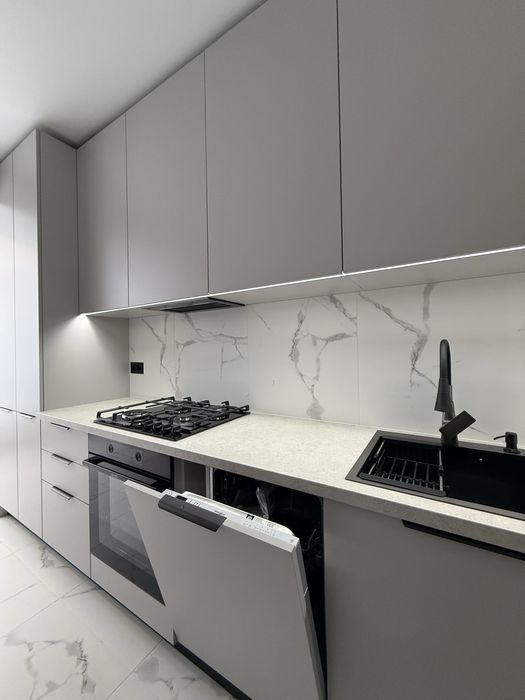 Здається 2-х к квартира в центрі, перша здача, жк закритого типу