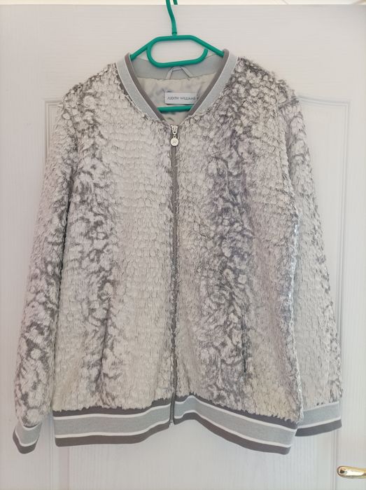 Piękna kurteczka r. 42