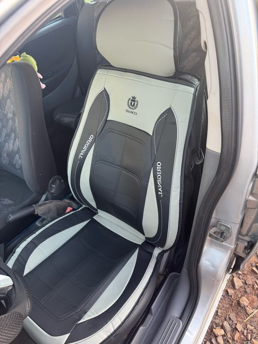 Універсальний чохол для автомобільного сидіння