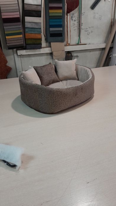 Овальні ліжачкі для собак і котиків
