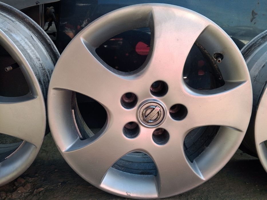 Продам литые диски 5/114.3/r16 Nissan i